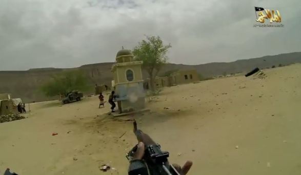 القاعدة تبث فيديو يوثق هجوماً بحضرموت ويظهر عمليات قتل بشعة طالت الجنود