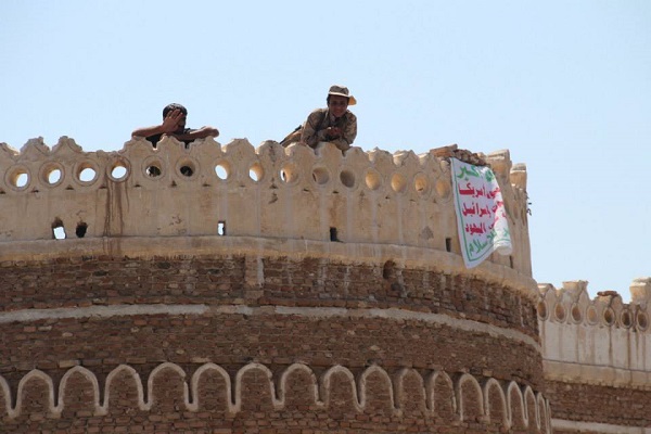  بسبب الغناء في حفل شقيقه..الحوثيون يسجنون رئيس لجنتهم الثورية في جنوب الحديدة