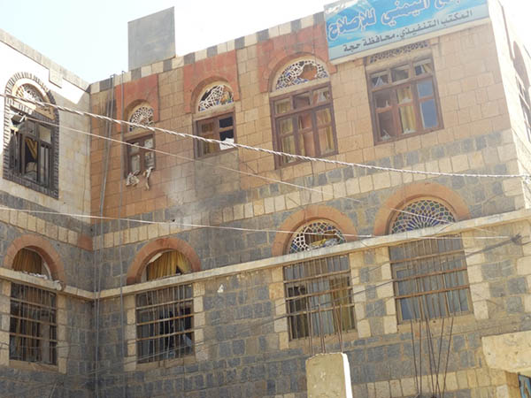 مجهولون يستهدفون بقذيفة مقر الإصلاح في حجة 