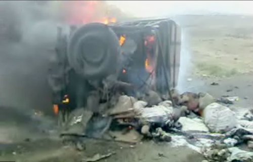 سكان: مقتل مدنيين اثنين و3 سعوديين يشتبه ارتباطهم بالقاعدة في غارة جوية جنوب صنعاء