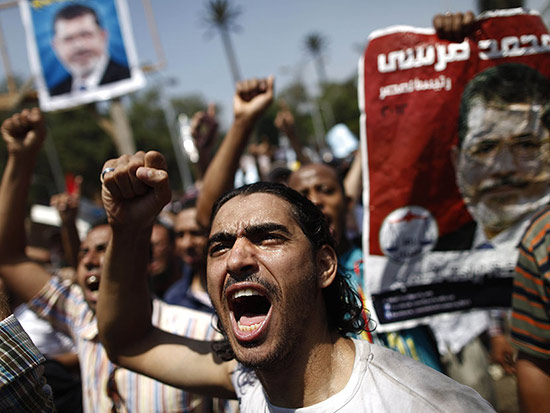 تقارير: قتيلان ومصابون في هجمات على مؤيدين لمرسي بالقاهرة