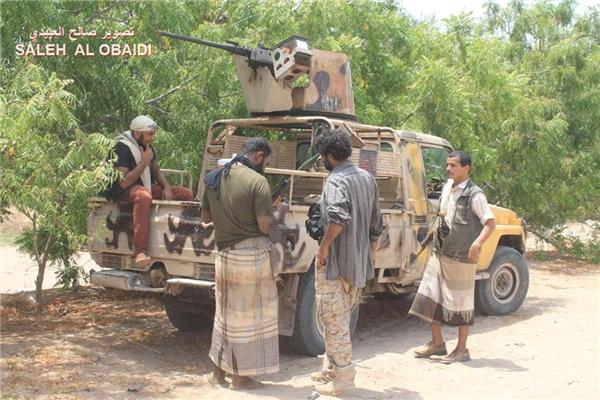 قصف للحوثيين لمواقع المقاومة في عدن..وسكان: 20 حوثياً قُضوا بوباء حمى الضنك