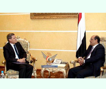 السفير الامريكي الجديد لدى اليمن يصل صنعاء ويسلم أوراق اعتماده في وزارة الخارجية