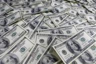 الدولار يتراجع في المعاملات الأوروبية بفعل أزمة التمويل