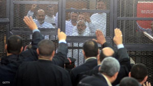 محكمة مصرية تقضي غيابيا بسجن علاء عبد الفتاح و24 آخرين 15 سنة في أحداث مجلس الشورى