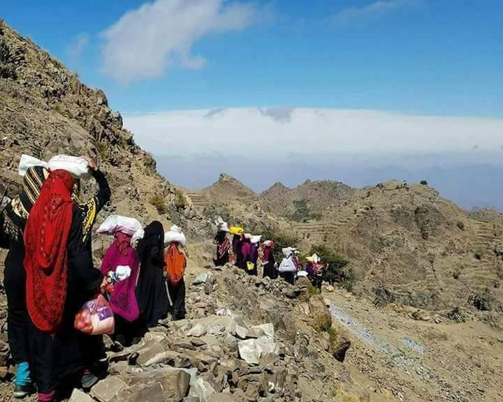 الحوثيون يواصلون تهجير سكان قرية تبيشعة غرب تعز ويلّغمون 5 منازل تمهيداً لتفجيرها