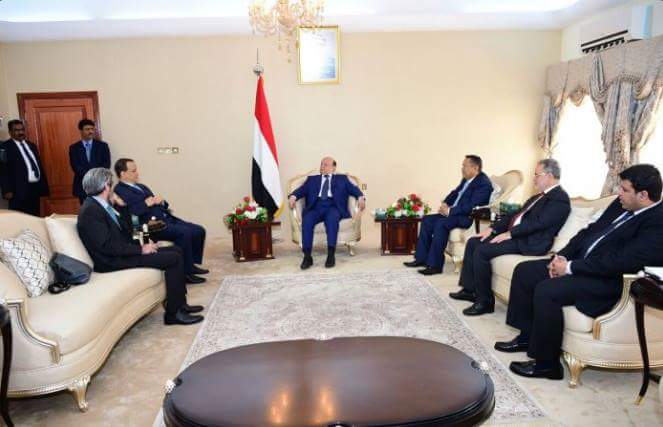 President Hadi meets UN envoy and hands over government reply to UN roadmap