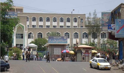 Pro-government resistance fighters storm a major hospital in Yemen’s Taiz city