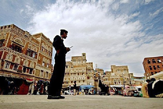 مسلحون يهاجمون مركز شرطة في العاصمة صنعاء ويحررون سجينين