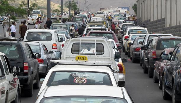 اليمن يحاول ربط أوصاله بشبكة طرقات حديثة اليمن يحاول ربط أوصاله بشبكة طرقات حديثة