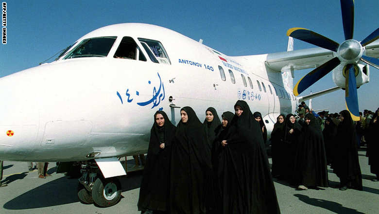 إيران: تحطم طائرة ركاب قرب طهران وتقارير عن مقتل جميع الركاب وسط تفاوت بعددهم