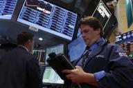 وول ستريت تغلق دون تغير يذكر مع استمرار المخاوف بشأن سوريا