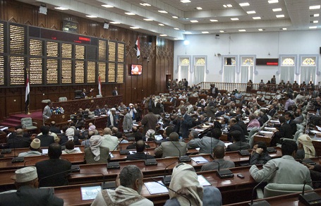 الحكومة تعتذر عن تقديم موازنة 2013 إلى البرلمان