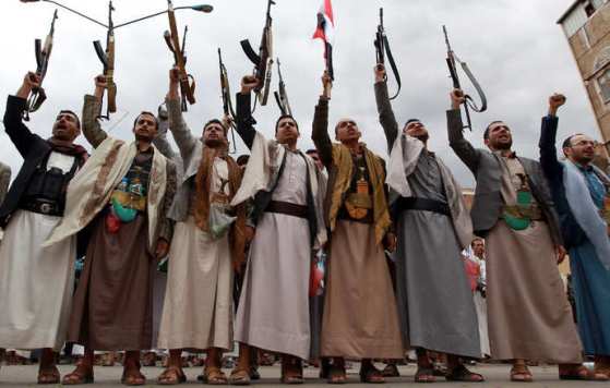 الحوثيون وقوات صالح في تعز يسيطرون على مقر اللواء 35 الموالي للشرعية بعد قصفه بالأسلحة الثقيلة