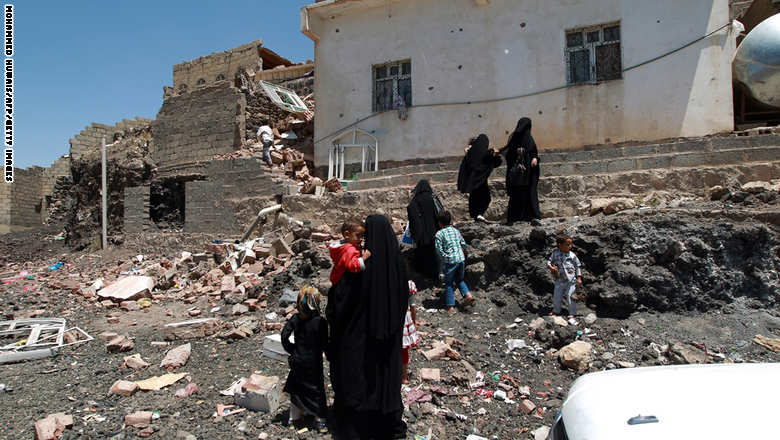 طفل يمني ذهب لشراء "كوسه" لأمه فتسبب بانفجار كبير هز منطقة الجراف معقل المسلحين الحوثيين بصنعاء